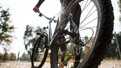 Ostrów Mazowiecka - Mimo kapryśnego i deszczowego lata na drogach nie brakuje ro