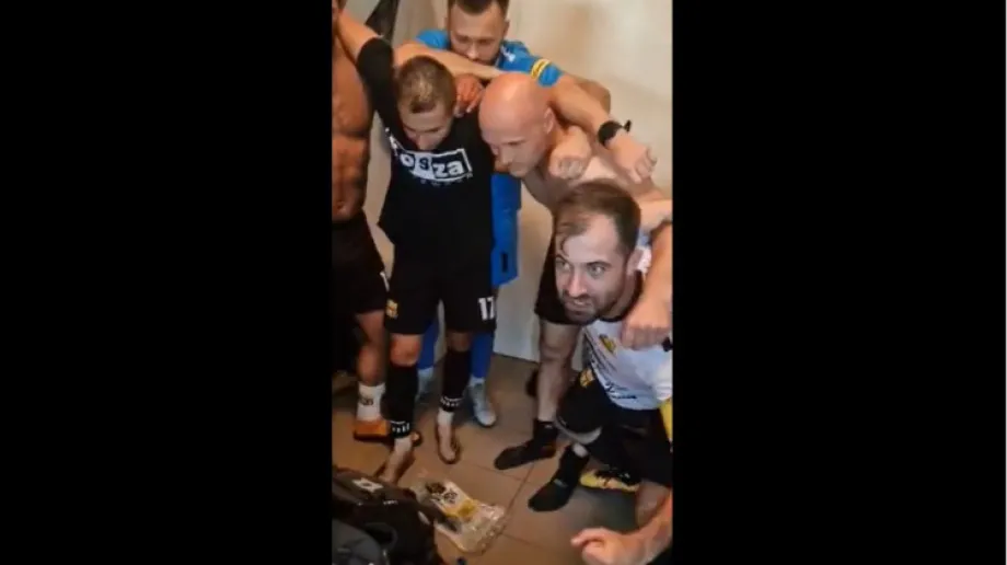 Piłkarze z Ostrowi Mazowieckiej triumfowali w Kadzidle. Po 19 minutach przegrywali różnicą dwóch goli. 
32022
W 15 minucie błąd popełni?