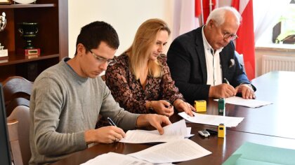Ostrów Mazowiecka - Burmistrz miasta i gminy Brok podpisał umowę z wykonawcą, kt