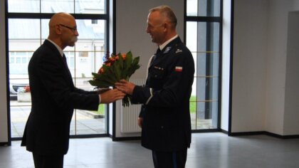 Ostrów Mazowiecka - Niedługo po otrzymaniu sztandaru przez ostrowskich policjant