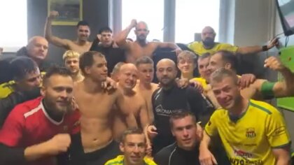 Ostrów Mazowiecka - Gole Dawida Wilczewskiego z rzutu karnego i Kamila Wojdaka p