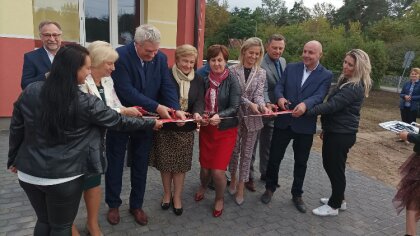 Ostrów Mazowiecka - Gmina Zaręby Kościelne świętowała uroczyste otwarcie dwóch b