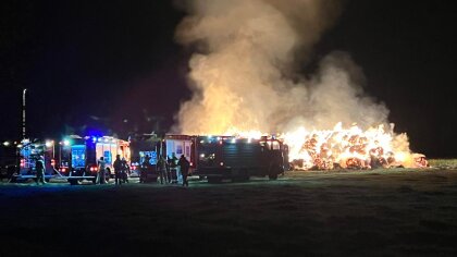 Ostrów Mazowiecka - Ponad 800 balotów słomy spłonęło w Czesinie (gm. Wąsewo). Z 