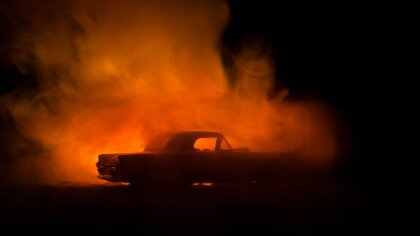Ostrów Mazowiecka - Ogromne zniszczenia spowodował pożar samochodu, który miał m