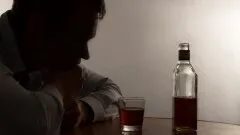 Rośnie liczba zwolnień spowodowanych nadużywaniem alkoholu