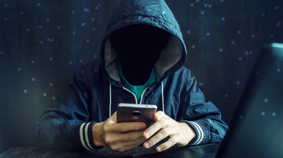 Oszuści nie próżnują i coraz częściej wymyślają nowe metody na to, jak skutecznie oszukiwać ludzi. Mieszkaniec powiatu ostrowskiego znalaz