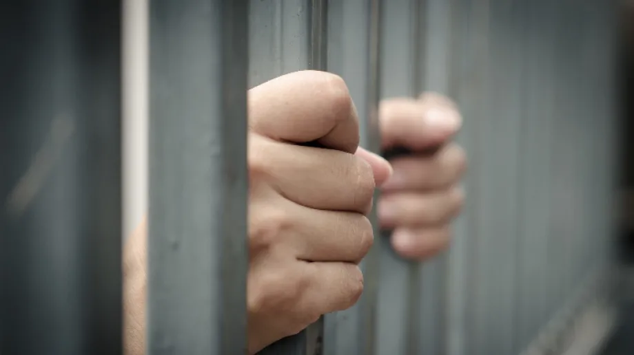 Kryminalni z Komendy Powiatowej Policji w Ostrowi Mazowieckiej, którzy zajmują się poszukiwaniem osób zaginionych i unikających kary zatrzymal