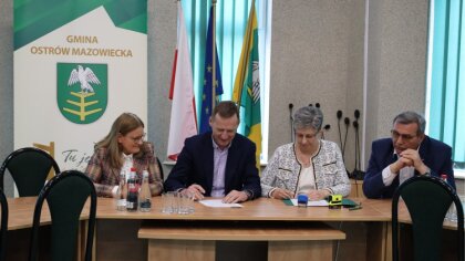 Ostrów Mazowiecka - Wójt gminy Ostrów Mazowiecka dokonał oficjalnego podpisania 