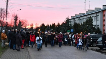 Ostrów Mazowiecka - Mieszkańcy Broku uroczyście upamiętnili 18. rocznicę śmierci