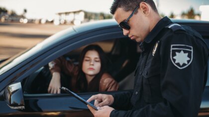 Ostrów Mazowiecka - Ostrowscy policjanci z ruchu drogowego patrolowali ulicę Róż