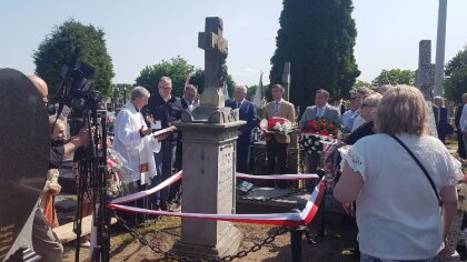Ostrów Mazowiecka - Na cmentarzu parafialnym w Wąsewie odbyło się uroczyste odsł