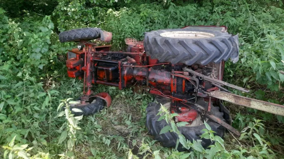 W poniedziałek około godz. 12.30 doszło do groźnie wyglądającego zdarzenia, w wyniku którego 60 - letni traktorzysta stracił panowanie nad