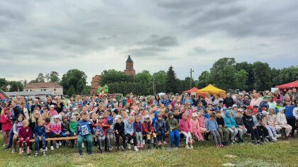 Ostrów Mazowiecka - Na boisku sportowym w Andrzejewie odbył się Ekologiczny Pikn