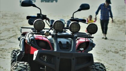 Ostrów Mazowiecka - Coraz częściej na drogach można spotkać quady. Należy jednak