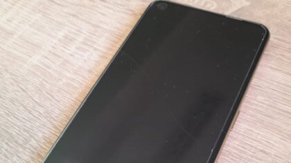 Ostrów Mazowiecka - Zgubiłeś telefon na ławce w pobliżu ratusza? Zgłoś się po sw
