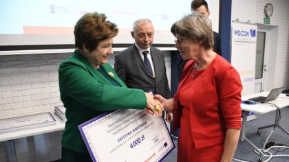 Ostrów Mazowiecka - Aż 48 nauczycieli odebrało dziś z rąk Elżbiety Lanc, członki