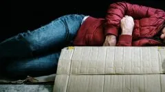 Zbliżają się mrozy. Policja prosi o pomoc dla osób narażonych na wychłodzenie