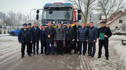 Ostrów Mazowiecka - Ochotnicza Straż Pożarna w Starym Lubotyniu otrzymała nowy s