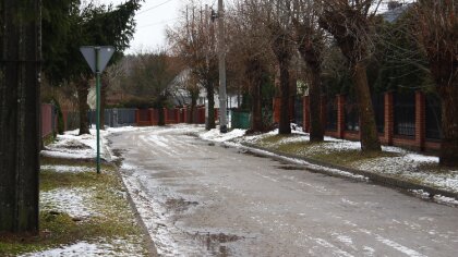 Ostrów Mazowiecka - Pochmurno z rozpogodzeniami. Lokalnie możliwy słaby, przelot