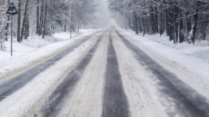 Ostrów Mazowiecka - Zalegający śnieg i zamarznięte błoto pośniegowe nie sprzyja 