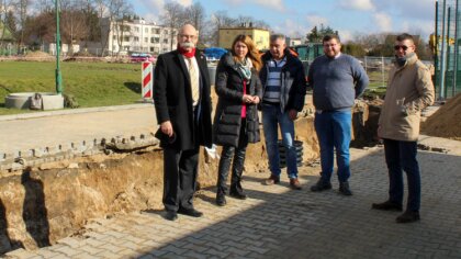 Ostrów Mazowiecka - Ruszyła realizacja kluczowej dla powiatowego sportu inwestyc