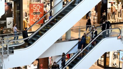 Ostrów Mazowiecka - Ruch w galeriach i centrach handlowych wciąż na minusie, ale