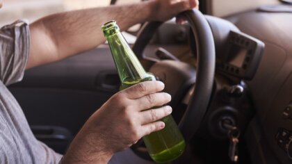 Ostrów Mazowiecka - Młody mężczyzna zdecydował się wsiąść za kierownicę, mimo wc