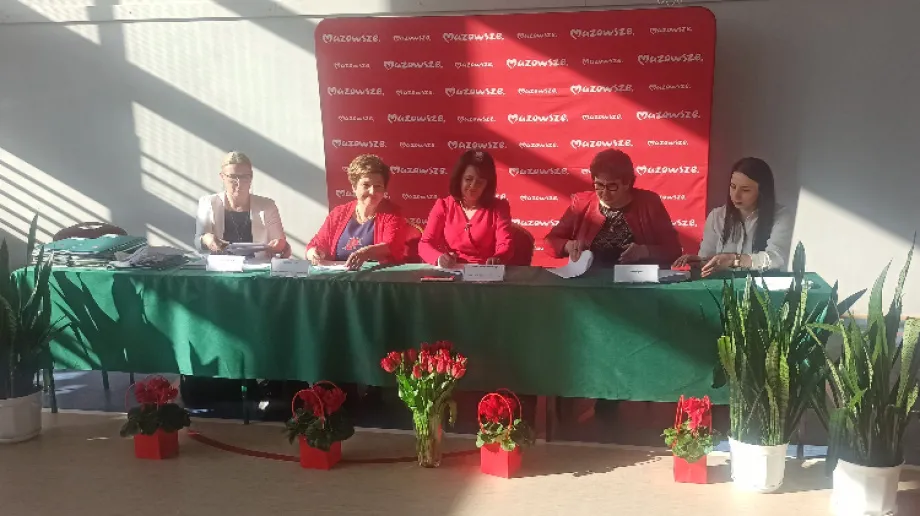 W czwartek, 7 marca 2024 roku w Szkole Podstawowej im. Jana Pawła II Papieża Polaka w Starym Lubotyniu odbyła się uroczystość podpisania umó