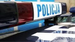 Ciężarówka zablokowała trasę S61. Uderzyła w barierki pod Łomżą