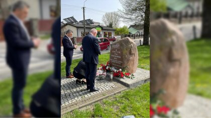 Ostrów Mazowiecka - Delegacja z gminy Wąsewo uczciła 84. rocznicę Zbrodni Katyńs