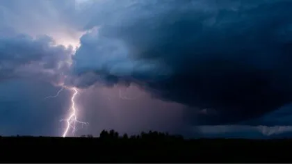 Synoptycy ostrzegają przed burzami, które mogą przejść nad r