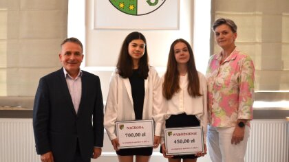 Ostrów Mazowiecka - Zarząd Powiatu w Ostrowi Mazowieckiej przyznał nagrody za os