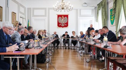 Ostrów Mazowiecka - Każdy radny, zgodnie z obowiązującymi przepisami, z chwilą r