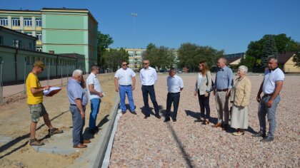 Ostrów Mazowiecka - Prace budowlane związane z przebudową boiska oraz budową zap