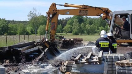 Ostrów Mazowiecka - Do pożaru składowiska palet drewnianych doszło na terenie gm