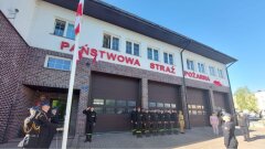 Ostrów Mazowiecka - Apel z okazji Dnia Flagi w Komendzie Powiatowej PS