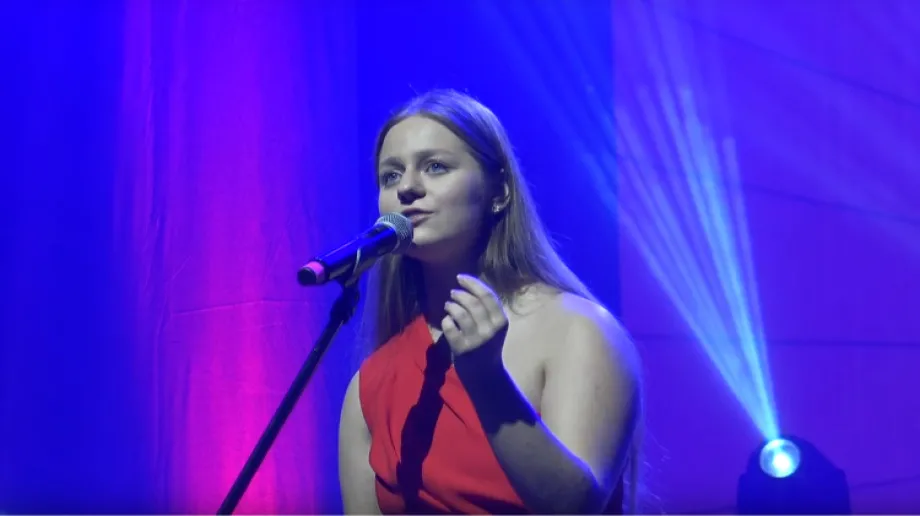 Fot. kadr z filmu - Aleksander Pałac - YouTube