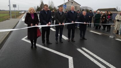 Ostrów Mazowiecka - Uroczyście otwarto przebudowany odcinek drogi powiatowej łąc