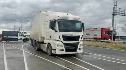 Ostrów Mazowiecka - Na ekspresowej trasie S8 w pobliżu Wyszkowa doszło do zatrzy