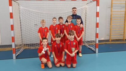 Ostrów Mazowiecka - Zespół MKS-u Małkinia z rocznika 2014 wystąpił w halowym tur