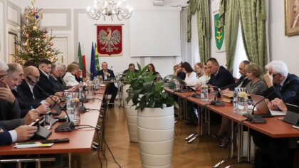 Ostrów Mazowiecka - Podczas sesji Rady Miasta w Ostrowi Mazowieckiej radni oraz 