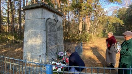 Ostrów Mazowiecka - W rocznicę wyzwolenia obozu Auschwitz, w Szulborzu Wielkim u
