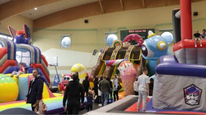 Ostrów Mazowiecka - Festiwal Dmuchańców zgromadził liczne grono uczestników, zap