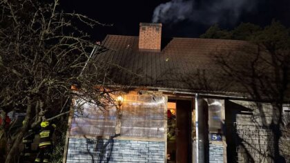 Ostrów Mazowiecka - Strażacy ugasili pożar sadzy w przewodzie kominowym, zapobie