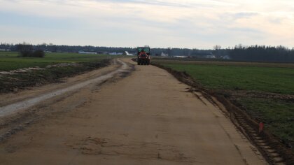 Ostrów Mazowiecka - Trwają intensywne prace nad rozbudową drogi powiatowej nr 26