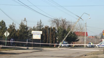 Ostrów Mazowiecka - Droga na ulicy Broniewskiego została zablokowana z nieznanyc