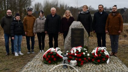 Ostrów Mazowiecka - W gminie Małkinia Górna uczczono pamięć Polaków ratujących Ż