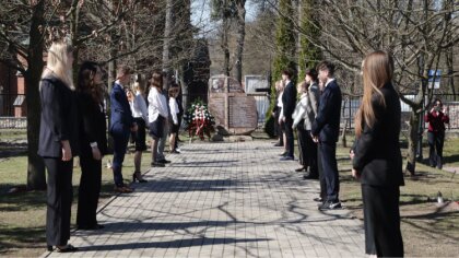 Ostrów Mazowiecka - Choć minęło już 85 lat, pamięć o Ofiarach Zbrodni Katyńskiej