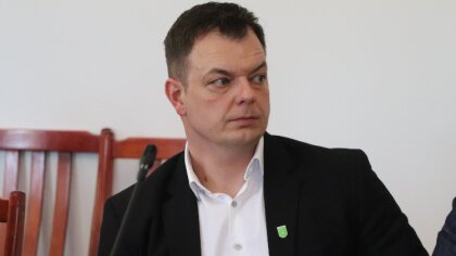 Ostrów Mazowiecka - Radny Łukasz Chojnowski podczas ostatniej dyskusji Rady Mias