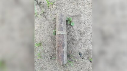 Ostrów Mazowiecka - Podczas zwykłych prac polowych rolnik natknął się na coś, cz